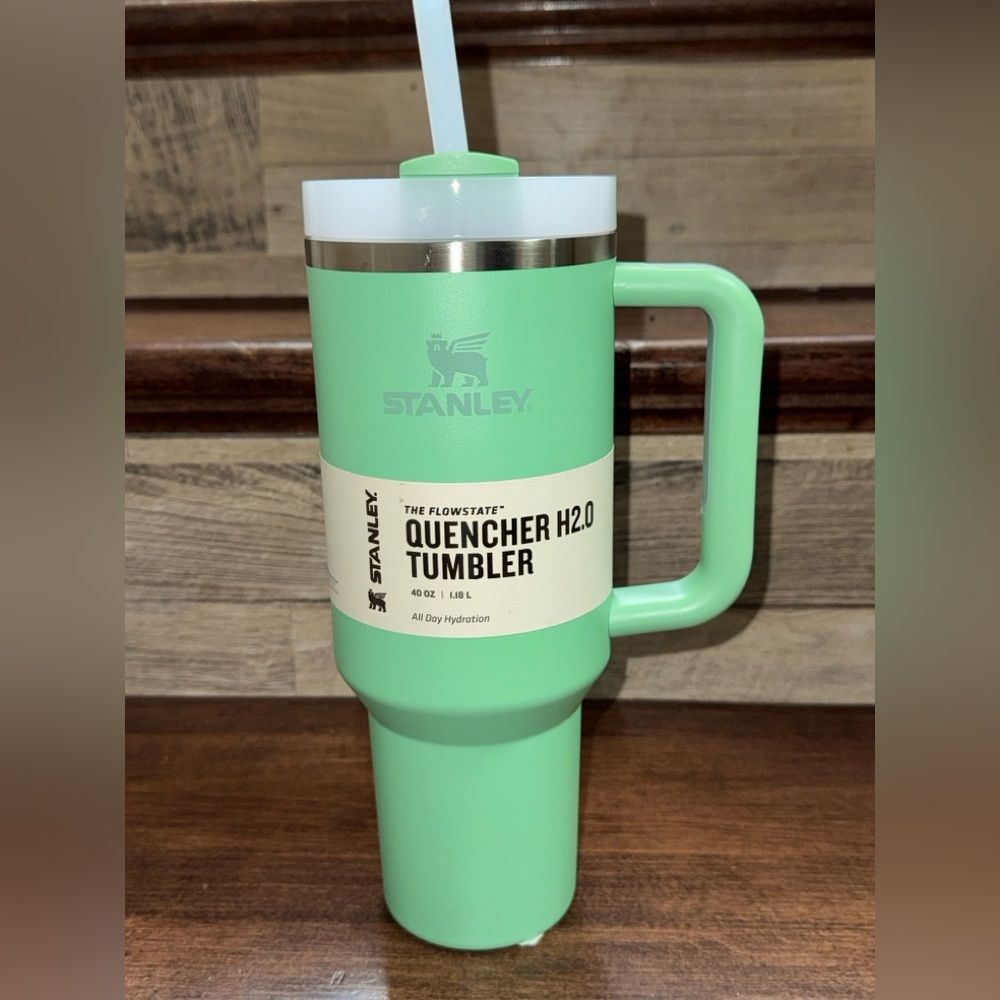 Stanley H2.0 Quencher Flowstate Tumbler 40 OZ - Matte Green - NEW AUTHENTIC